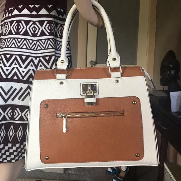 Charming Charlie Handbags - 🐝Charming Charlie Lock Tote Purse🐝